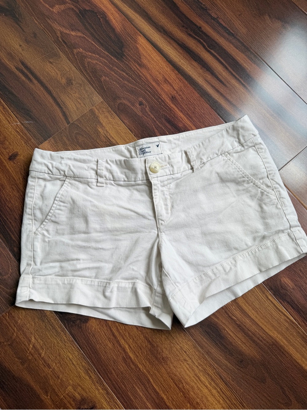 4/$20 American Eagle Soft Chino 4” Low Rise Shorts Womens 8 Stain